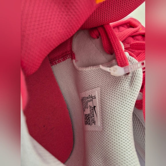 Nike LeBron Basketball Sneakers - Picture 3 of 7